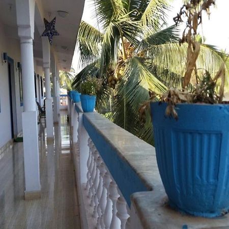 Spot On 61514 Laxmi Guest House Morjim Extérieur photo