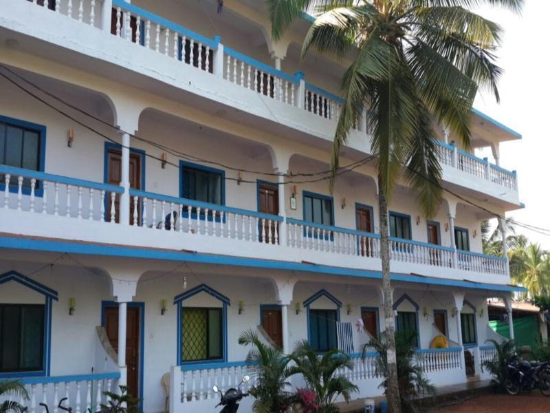 Spot On 61514 Laxmi Guest House Morjim Extérieur photo
